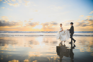 自然がつくる幻想的な世界に、お二人の姿がよく映えます！日によって変わる天気や夕陽、雲などは当日のお楽しみ！