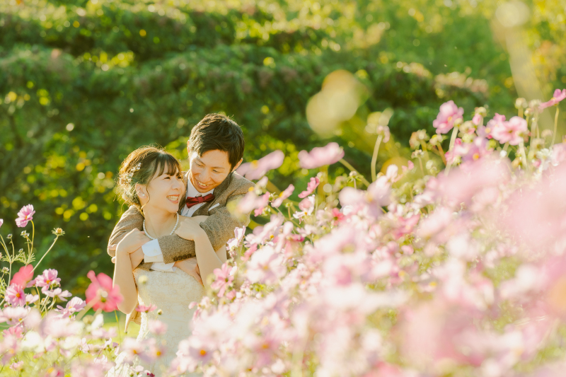 お花がたくさんあるだけで、そこには自然と笑顔が。愛の溢れる瞬間を見逃しません!