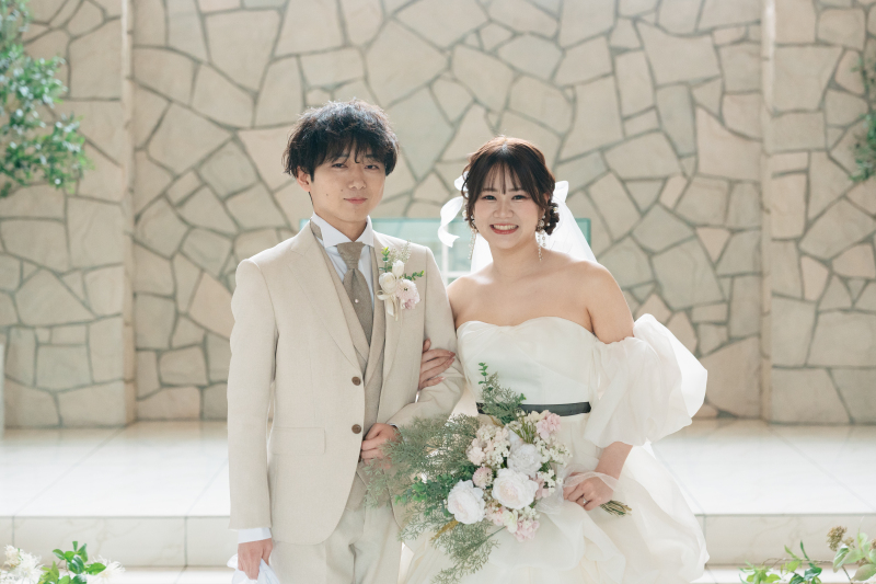 まずはウェディングドレスで！