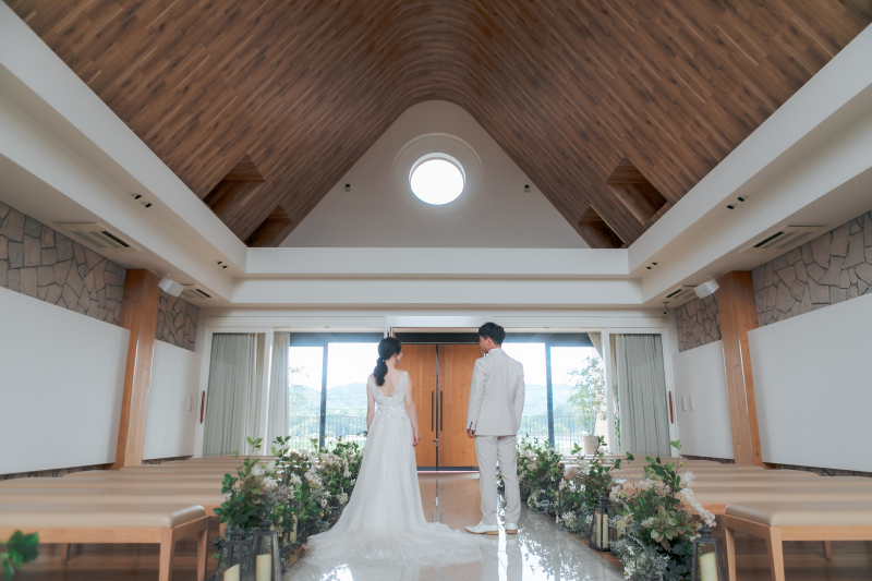 自然体な木目の北欧チャペル