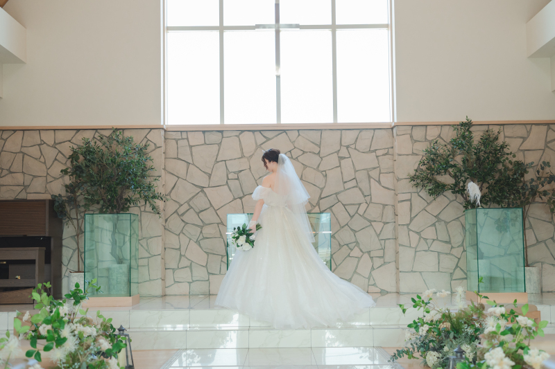 【おふたりで計4着!】貸切スタジオで洋装フォト!合計で4着選べる満足セット◆データ100カット付