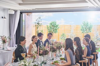 【8月31日までの限定◆すべて込みで269,060円！】チャペルスタジオ＋会食フォト！＜6名様分のお食事＋データ100カット付＞