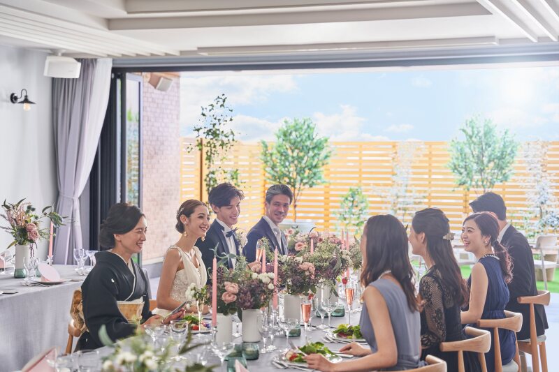 【11月30日までの限定◆すべて込みで269,060円！】チャペルスタジオ＋会食フォト！＜6名様分のお食事＋データ50カット付＞