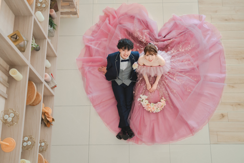 【おふたりで計4着!】貸切スタジオで洋装フォト!合計で4着選べる満足セット◆データ100カット付