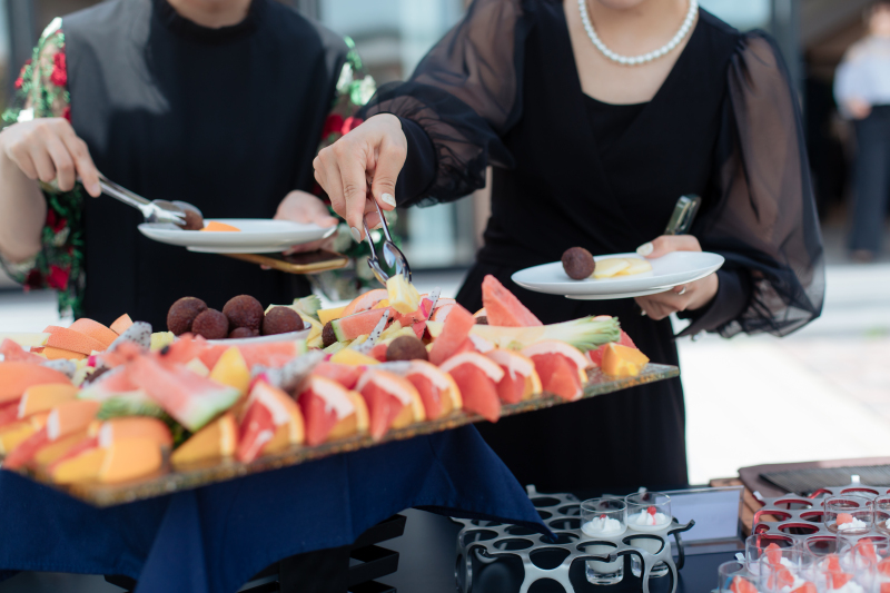 【11月30日までの限定◆すべて込みで269,060円！】チャペルスタジオ＋会食フォト！＜6名様分のお食事＋データ50カット付＞