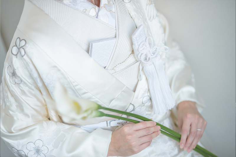 白だからこそ色を。