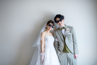 小物と演出で楽しさ溢れる洋装３点スタジオフォト♪