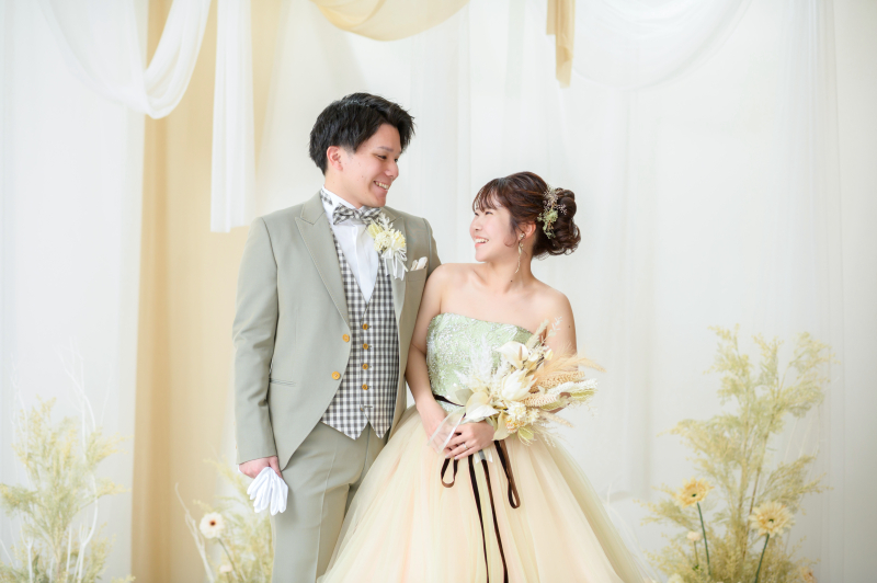 まずはスタジオでカラードレス撮影