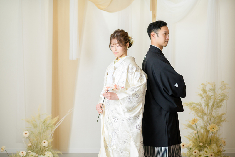 黒の紋付と白無垢