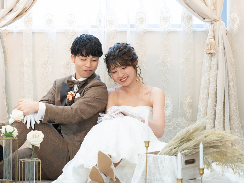 自然な笑顔が溢れる座りカット