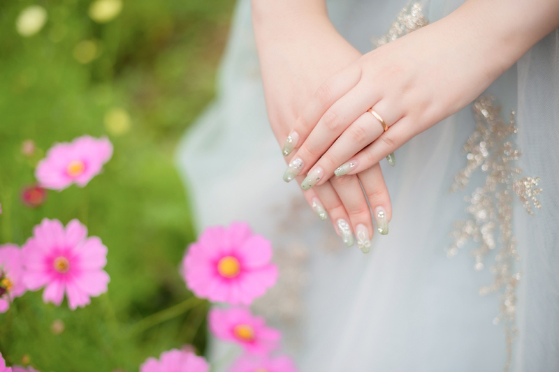 ドレスに合わせたネイル