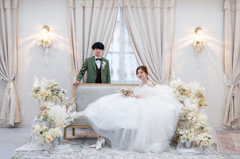 【2着選べる!】人気ドレスを着てチャペル&スタジオで撮れる♪ 木のチャペル&貸切ウェディングスタジオ 洋装2点セットプラン