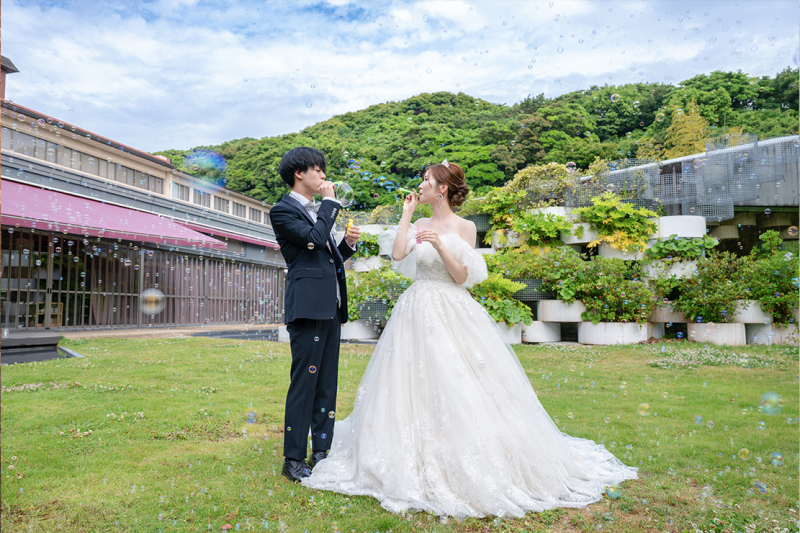 【2着選べる!】人気ドレスを着てチャペル&スタジオで撮れる♪ 木のチャペル&貸切ウェディングスタジオ 洋装2点セットプラン