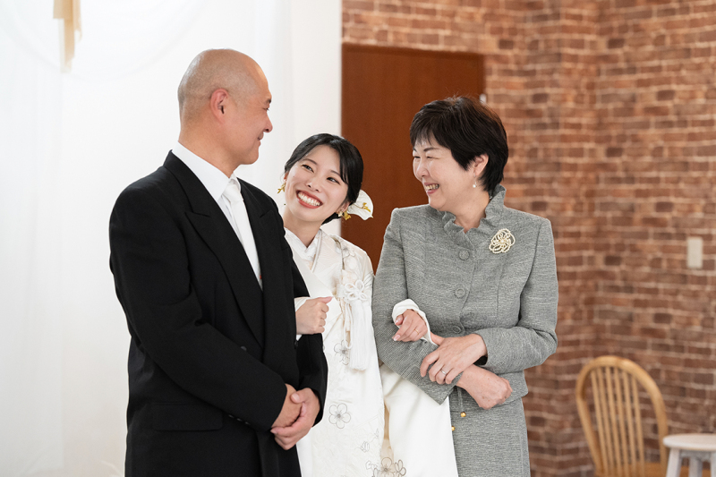 【お二人&家族フォト】追加金なし!セルフもOK!貸切スタジオで撮るウエディングフォト+家族写真の両方が残せるファミリープラン♪