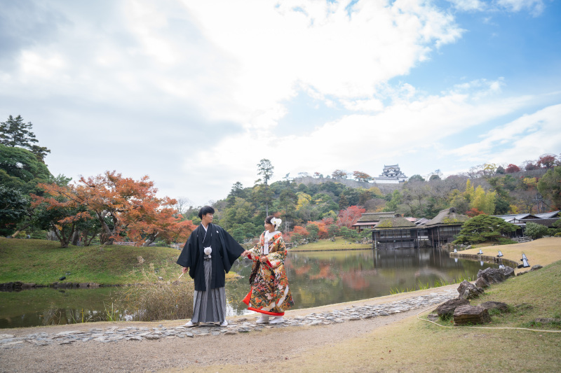 庭園に映える和装姿