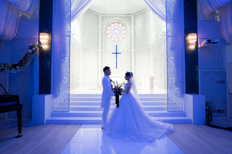 天井色をブルーに変えて