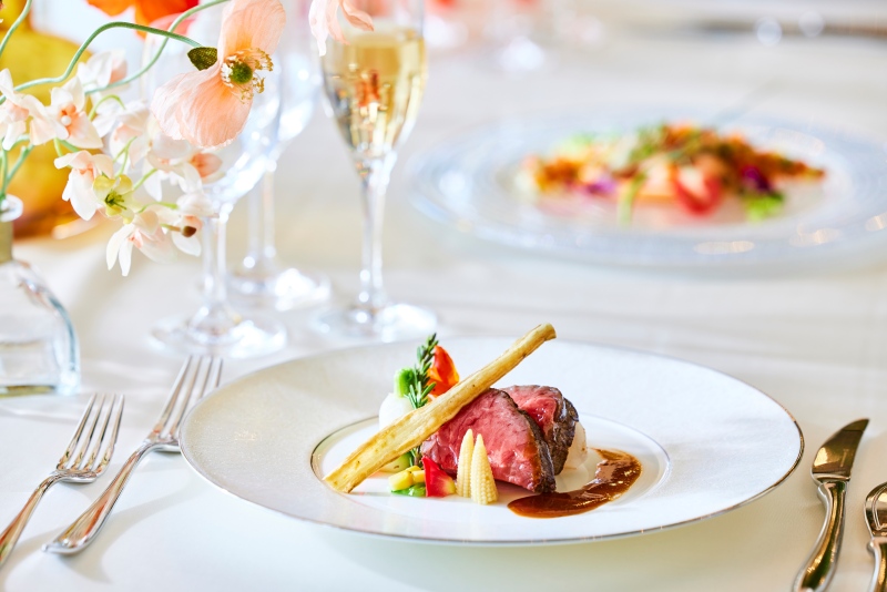 【フォト会食◆お衣裳の上限なし♪最新ブランドドレスも選べる!】チャペル・スタジオ撮影+お食事付洋装フォトプラン【6名様お食事付】