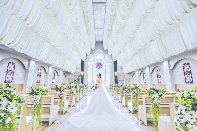 【大切なご家族との集合写真に!】ファミリーフォト◆シンプル撮影プラン【1ポーズ台紙付き・純白の大聖堂・館内撮影】