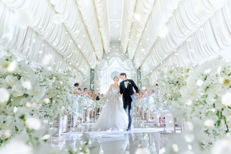 ＜Photorait限定＞【純白の大聖堂・館内撮影プラン】上質ウェディングドレス&times;タキシード【レタッチ済20カットデータ付き】