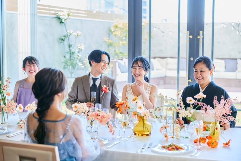 【フォト会食◆お衣裳の上限なし♪最新ブランドドレスも選べる!】チャペル・スタジオ撮影+お食事付洋装フォトプラン【6名様お食事付】