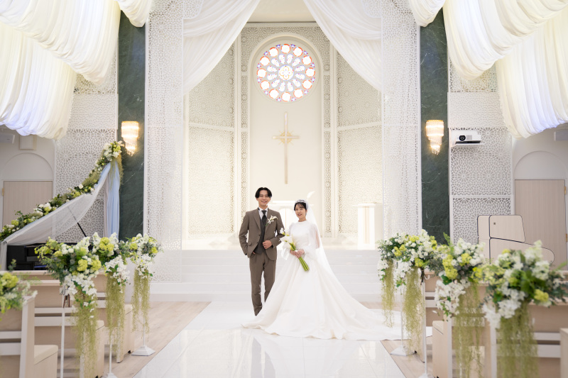 【純白の大聖堂・館内撮影プラン】上質ウェディングドレス×タキシード【レタッチ済20カットデータ付き】