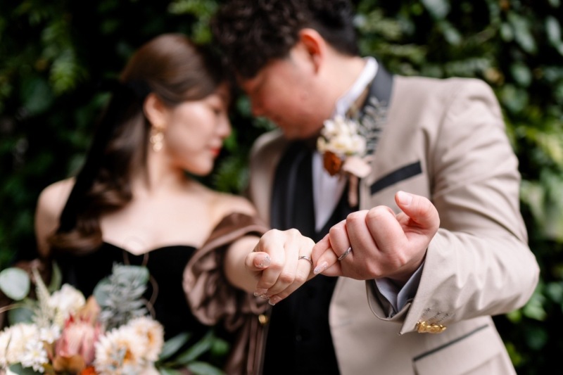 こつんっ、、、