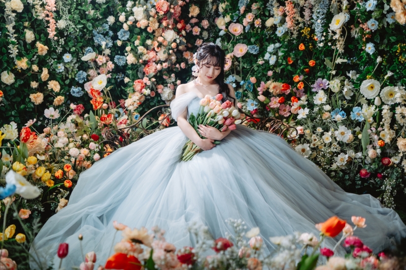お花に囲まれたプリンセス