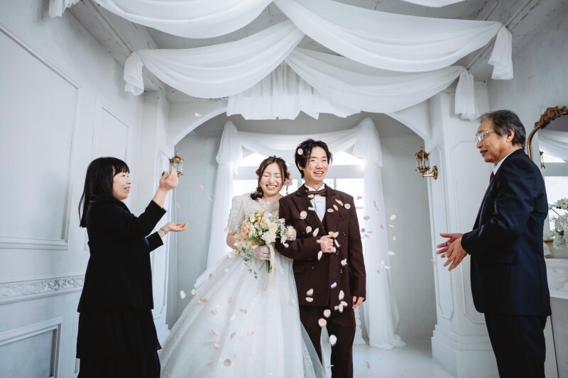 フラワーシャワーでお祝い!