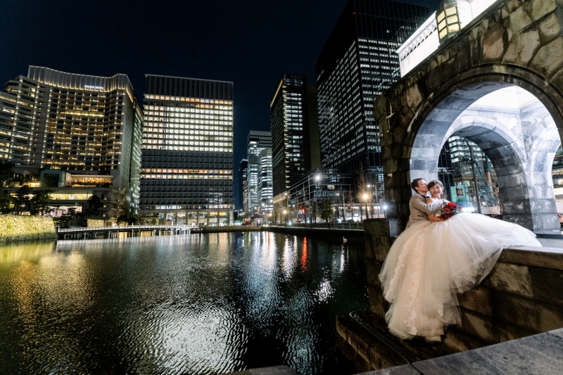 夜景をバックに