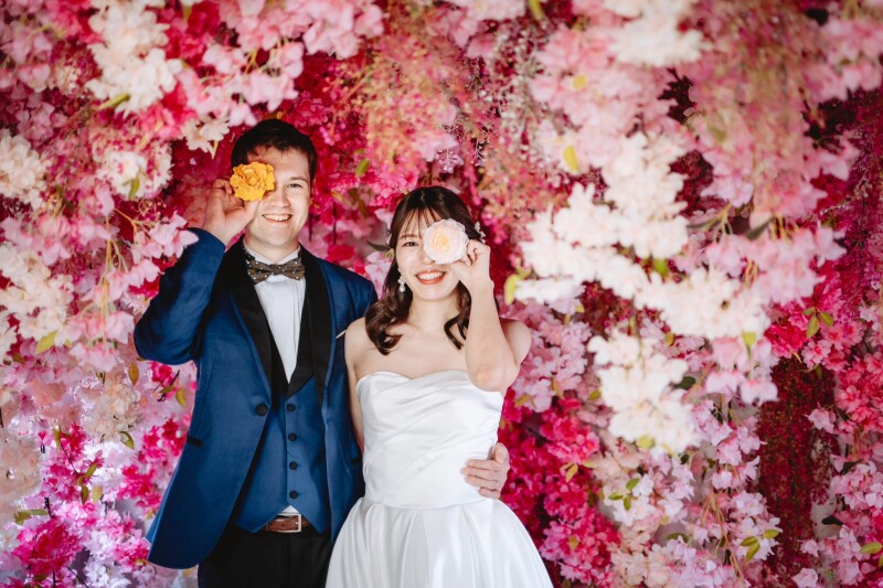 おめめ隠しポーズ