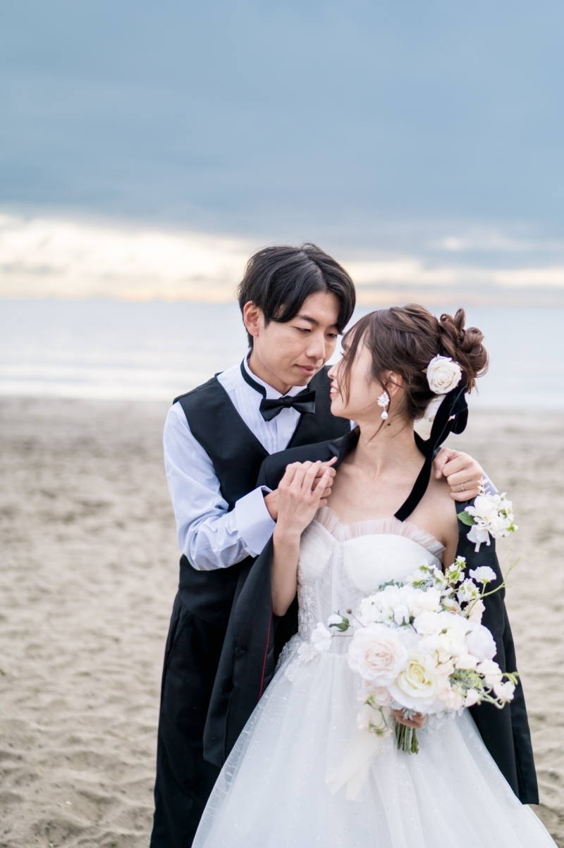 新郎さんのジャケット肩にかけて♡