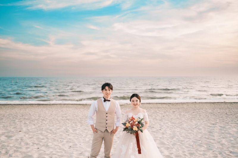 人の映り込みも編集で2人だけに。