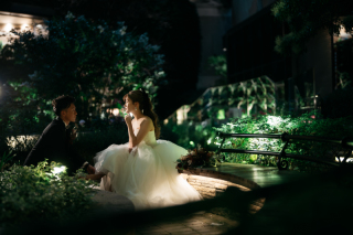 光と影を巧みに操り、幻想的な雰囲気を織り交ぜた写真を得意としています。写真を通じてしか表現できない美しさを追求し、魅力的な作品を生み出しています。