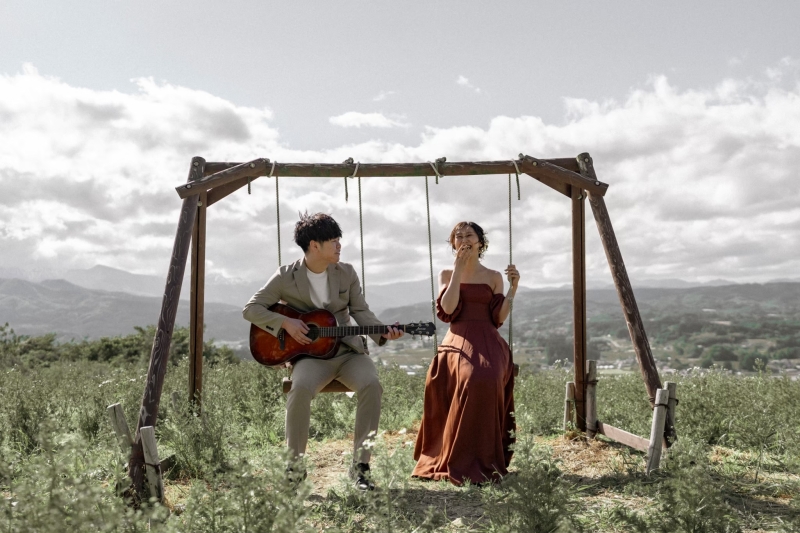 新郎様の弾き語り