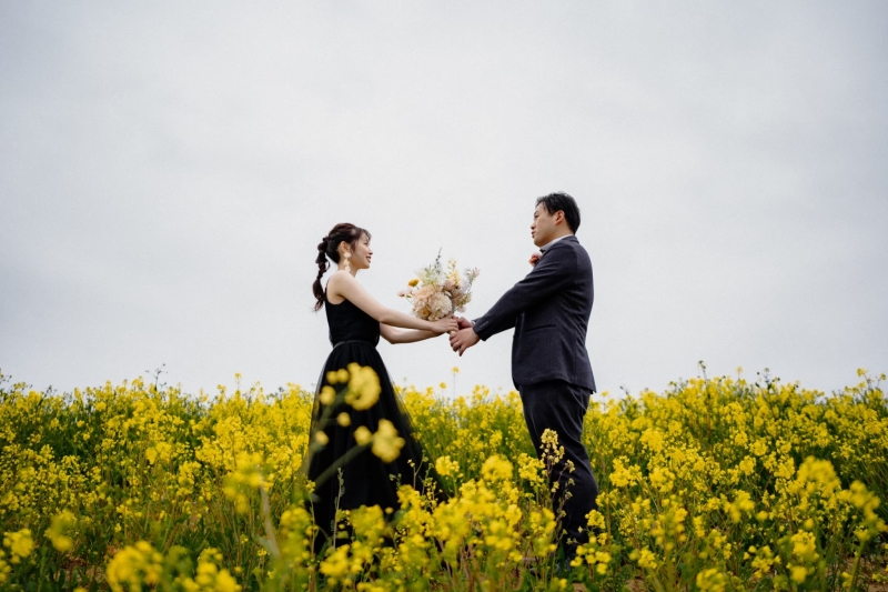 春にピッタリ！お花に囲まれたウェディングフォト＊