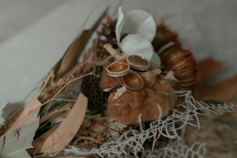 ドライフラワーの上に乗せて