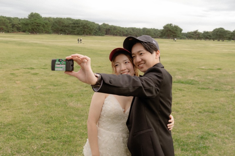 大草原と遊園地で秋のフォトウェディング♪