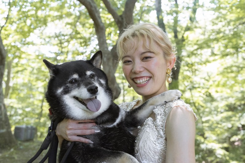 新婦様とワンちゃんの2ショット