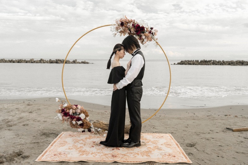 フラワーアーチが彩る