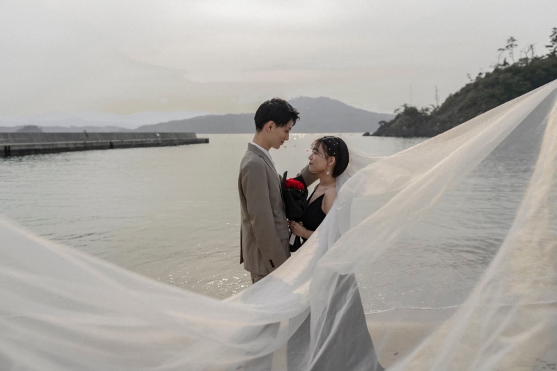 ベールに包まれて