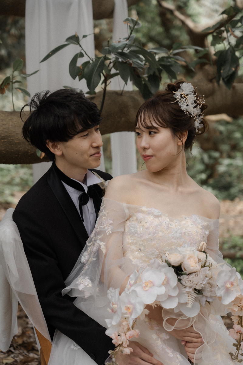 静かな森の中で二人だけの時間を…