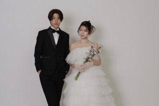 【Photorait限定】ドレス2着＋スタジオフォト｜データ50カット保証★韓国風フラワーウォールあり♪（衣装、美容、小物込み）