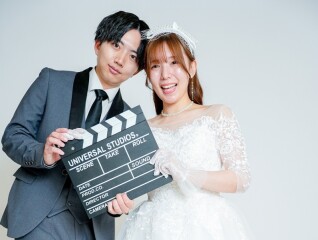 ウェディングドレスをホワイト背景で