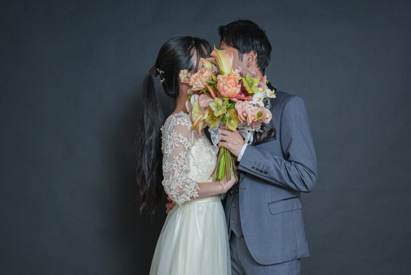 ブーケで顔隠し♪