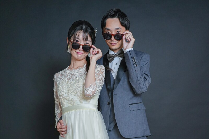 サングラスを使ってクールな1枚