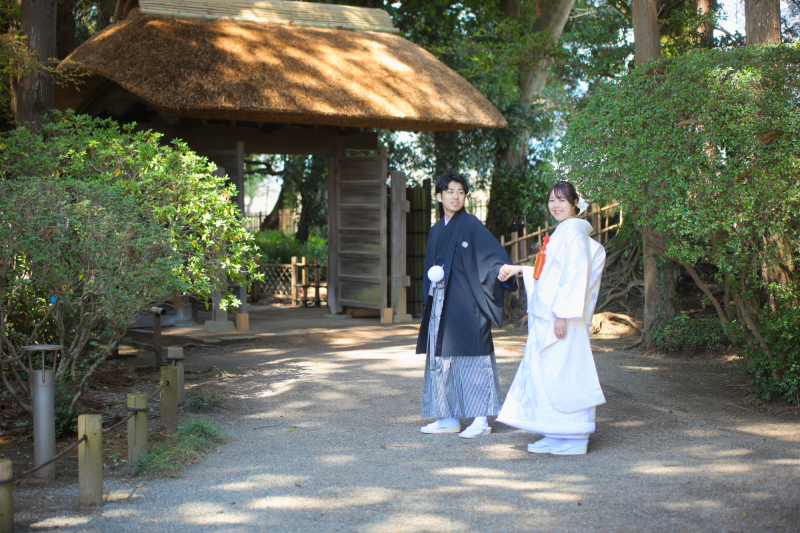 偕楽園の中にある和な門の前で♪