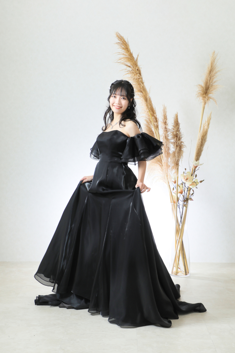 ブラックドレスがとてもお似合いのご新婦様です