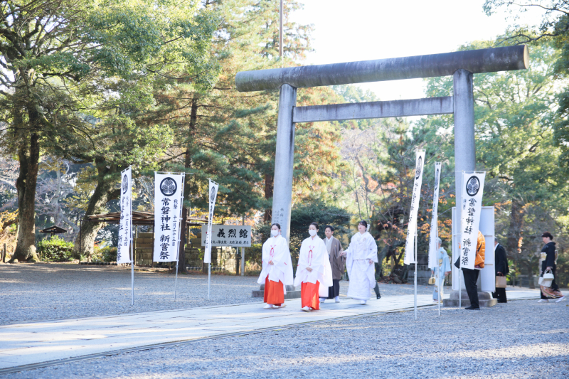 挙式会場の神殿へ