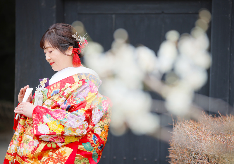 梅をアクセントに。ご新婦様ソロショット