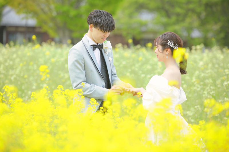菜の花畑で指輪のプレゼント♪